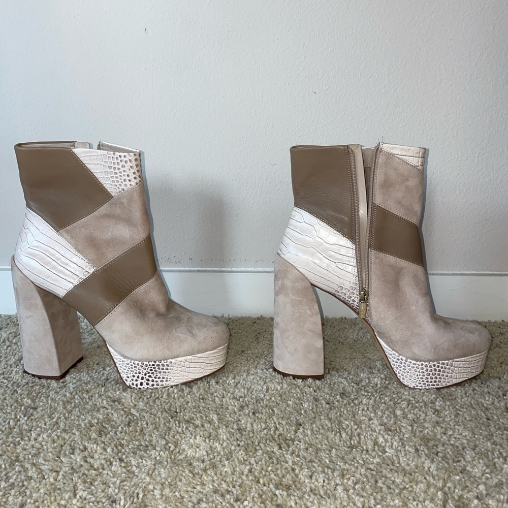 Brand New Vince Camuto boots tan pattern